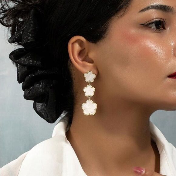 Elegant Clover Five-petals Flower Shaped Drop Earrings - Picture 2 of 5